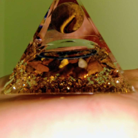 Оргонитна пирамида - Тигрово око, снимка 3 - Декорация за дома - 44670370