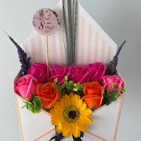 Аранжирани сапунени рози в кутии -8 март-Свети Валентин-подарък цветя, снимка 4 - Изкуствени цветя - 43989141