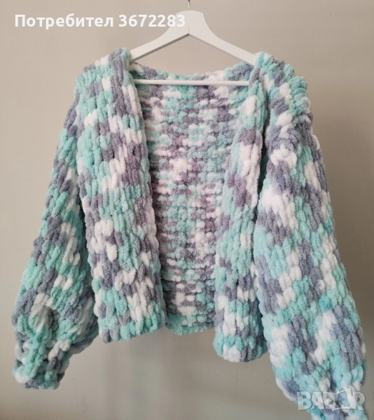 Ръчно плетена жилетка от мека прежда , снимка 1