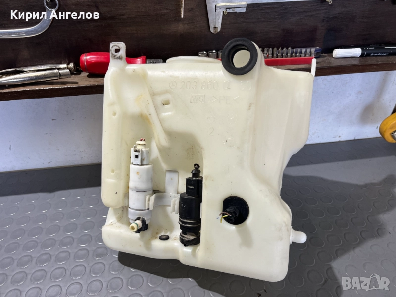 Казанчето на чистачките за Mercedes C-class W203 / CLK W209, снимка 1