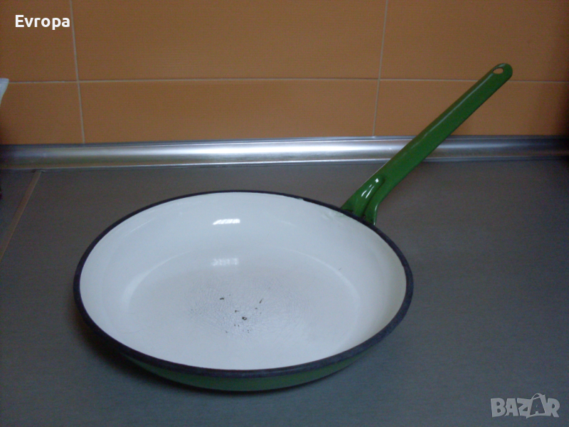 Емайлиран тиган- 24см., снимка 1