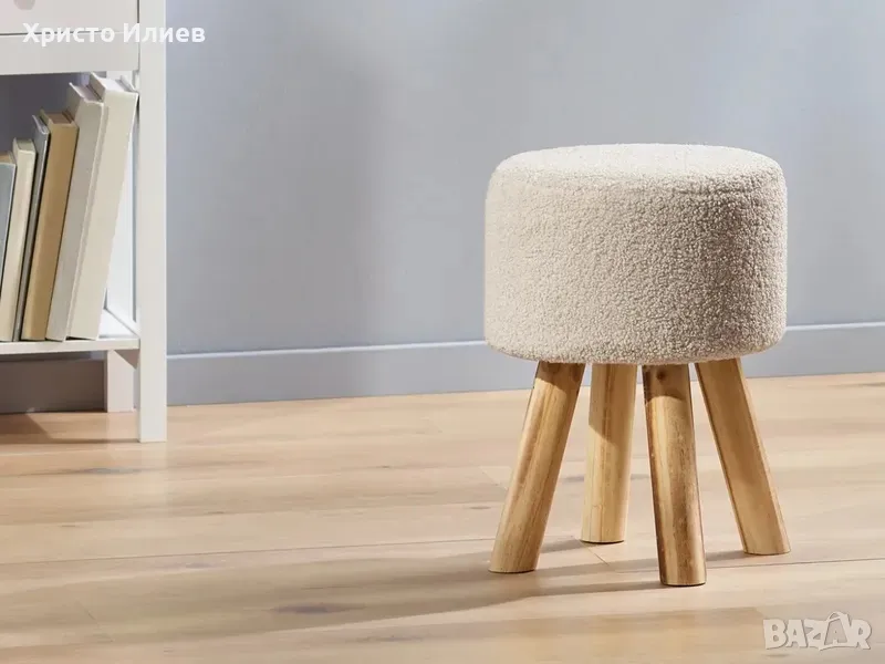 Табуретка с дървени крачета, снимка 1