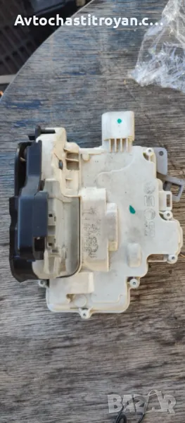 Задна Лява брава Audi A6 4F - 4F0 839 015, снимка 1