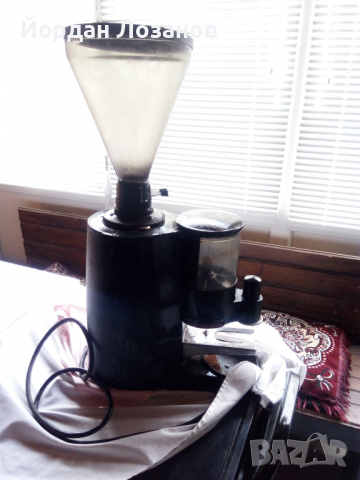 Професионална кафемелячка, снимка 2 - Кафе машини - 36335896