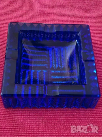 Комплект пепелник и ваза от цветно стъкло, синьо. , снимка 2 - Други стоки за дома - 51227139