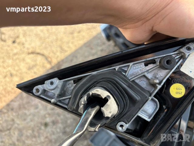 Дясно огледало Audi A8 D4 , снимка 3 - Части - 53759399