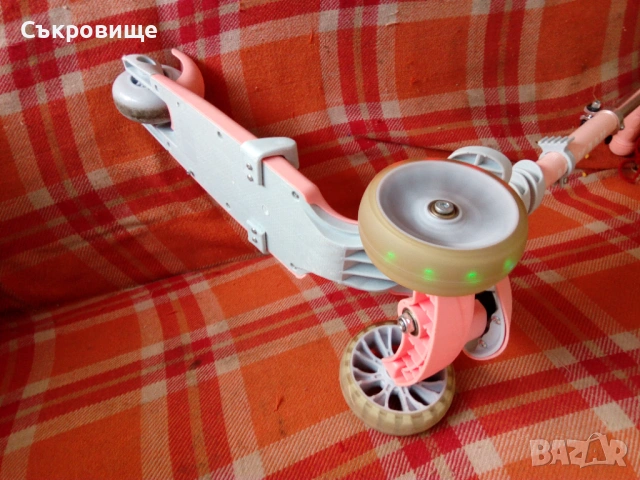 Триколесна детска тротинетка с LED светлини Scooter Makani, снимка 9 - Скутери и тротинетки - 53700746