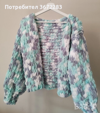 Ръчно плетена жилетка от мека прежда 