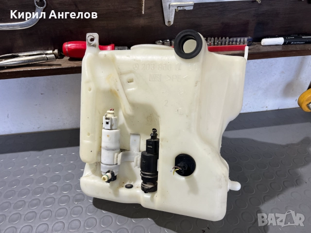 Казанчето на чистачките за Mercedes C-class W203 / CLK W209