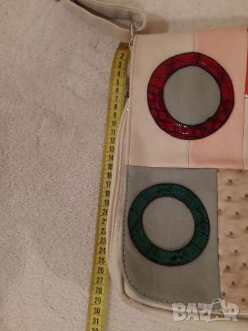 Красива дамска чанта, снимка 3 - Чанти - 36357783