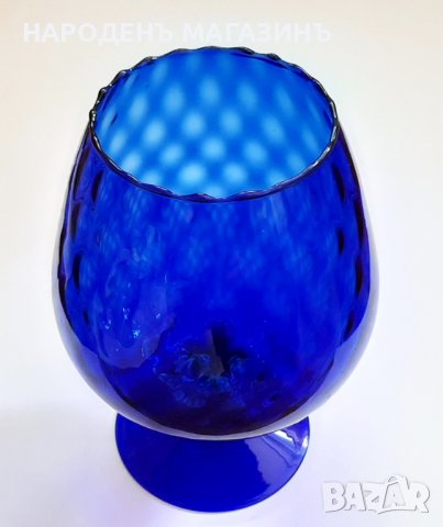 Голяма и висока бонбониера или ваза от цветно синьо релефно стъкло, снимка 1