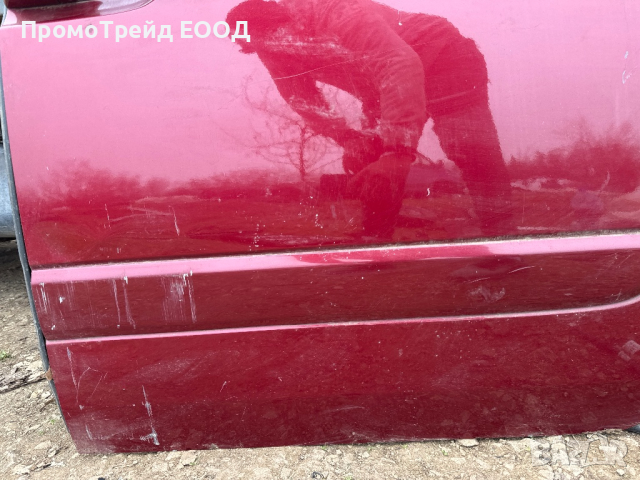 Задна лява червена врата Киа Карнивал 2 Kia Carnival II VQ, снимка 2 - Части - 44615960