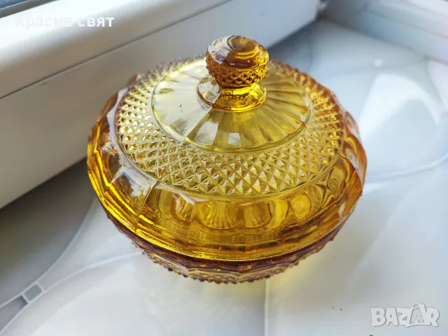 Красива захарница