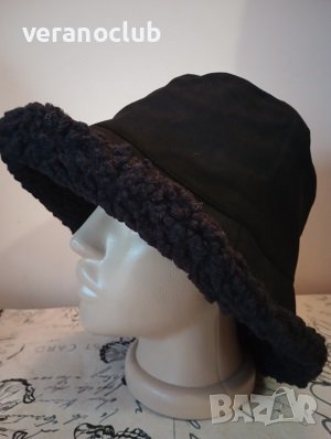 Кокетна зимна шапка с периферия Черна, снимка 2 - Шапки - 39041976