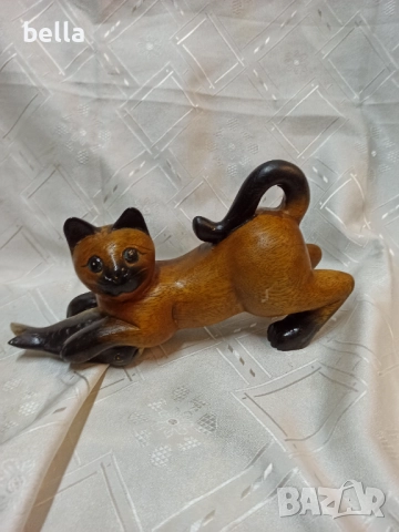 Ръчно резбована масивна дървена фигура на котка – 22 см дължина!