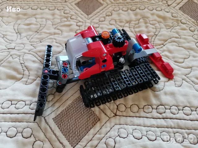 LEGO Technic Състезателен самолет - 42117 и LEGO Technic Ратрак - 42148., снимка 8 - Конструктори - 55898970