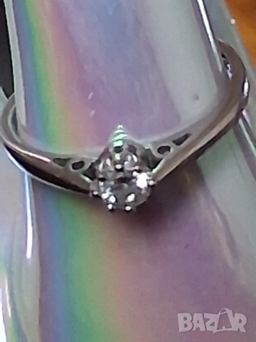 Продавам златен пръстен с брилянт, снимка 3 - Пръстени - 53692343