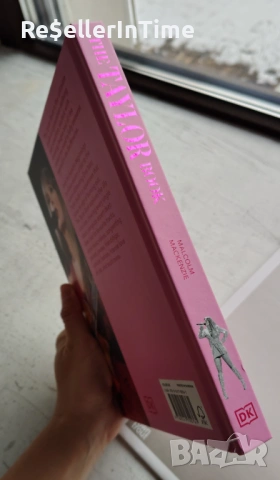 Лот от нови The Taylor book и официален календар Taylor Swift 2026, снимка 5 - Колекции - 53350993