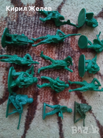 Войници пластмасови 12 броя 51738, снимка 5 - Колекции - 52105799
