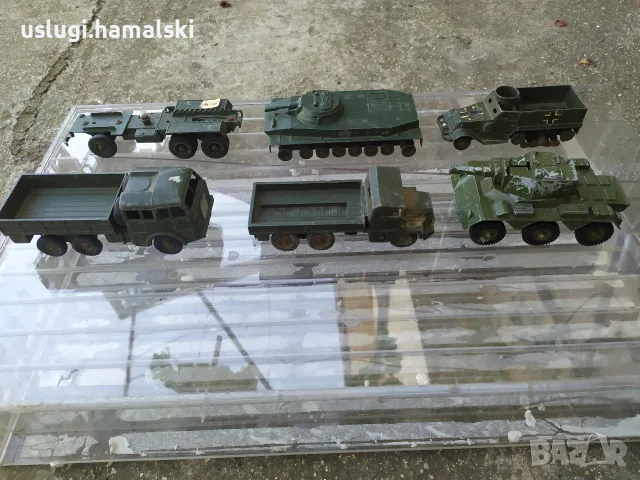 Лот стари/ колекционерски/военни колички/играчки
