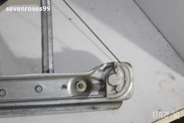 Машинка стъкло ръчна задна дясна Форд Фокус 1 хечбек Ford Focus 1, снимка 8 - Части - 48254446