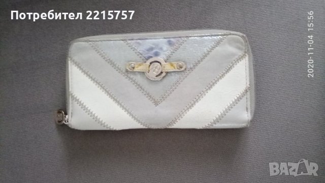  Портмоне от естествен лак и колани.