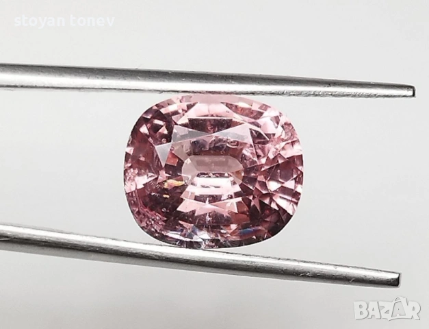 Рядък и ценен Падпараджа шпинел 2.68 кт от Мианмар! Нетретиран! Сертифициран! Нов!