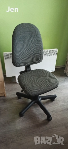 Запазен офис стол