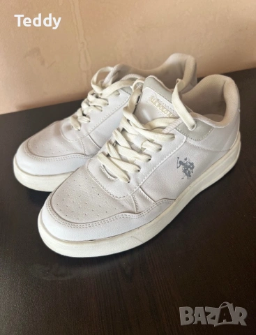 Продавам бели маратонки,без забележки