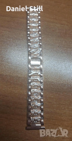 Елегантна дамска метална каишка с инкрустирани камъни 