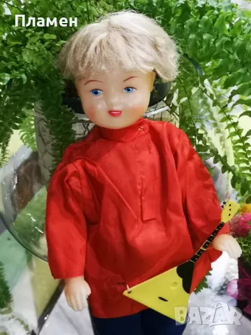 Стара руска кукла "Руский мальчик" (музикант) 