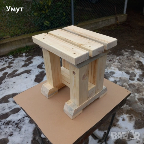 Здрав, масивен стол без облегалка 