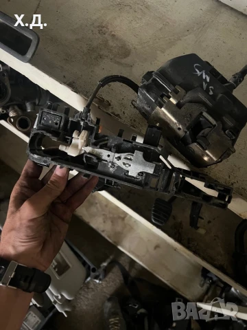 Брава с основа за външна дръжка задна лява Рено Сцени 2004г , снимка 2 - Части - 51289621