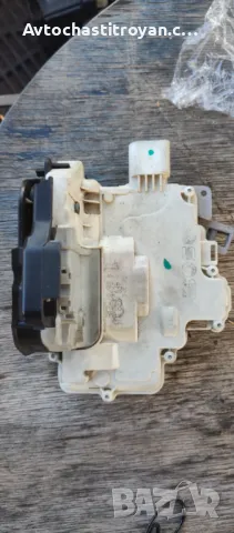 Задна Лява брава Audi A6 4F - 4F0 839 015, снимка 1