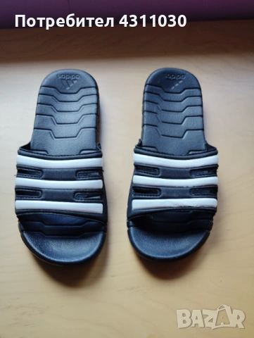Adidas чехли номер 35 като ново, черно и бяло, снимка 2 - Чехли - 53392202