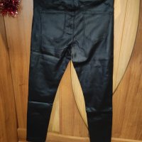 Продавам страхотен панталон имитация на кожа., снимка 7 - Панталони - 39098066