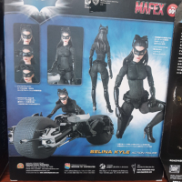 Екшън фигури на Joker Cat woman и Predator, нови с кутия, снимка 3 - Колекции - 36238836