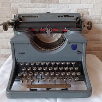 Стара пишеща машина TRIUMPH STANDART 12 - Made in Germany - 1940 година - Антика, снимка 1 - Антикварни и старинни предмети - 42249822