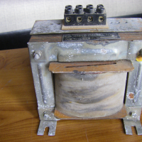 Мощен разделителен трансформатор от 380/220 Волта, снимка 1 - Друга електроника - 44748510