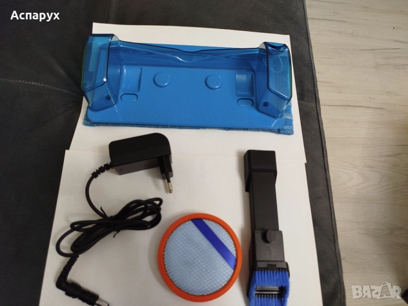 Зарядно, филтър, приставка за мокро почистване моп, приставка за ъгли и мебели и кърпа за моп FC6408, снимка 1