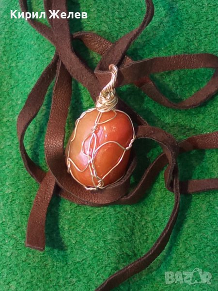 КРАСИВ ВИНТИДЖ - АРТ МЕДАЛЬОН НАТУРАЛЕН КАМЪК КАРНЕОЛ с ШНУРЧЕ от ВЕЛУР 21372, снимка 1