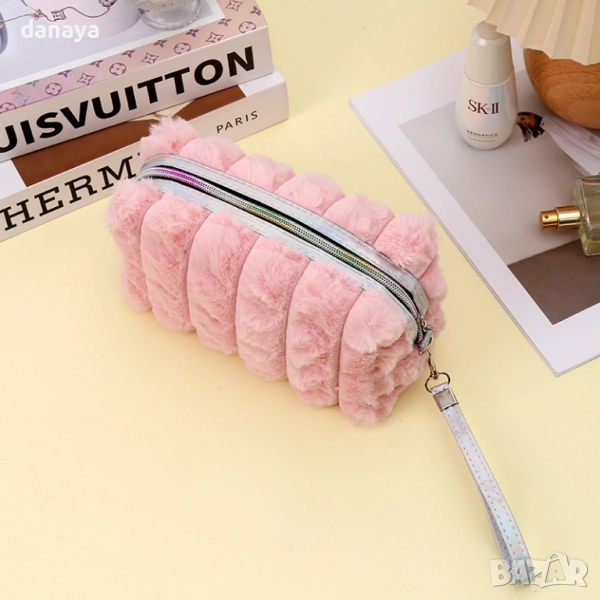 5982 Пухкав несесер за козметика и грим мека чантичка с цип и дръжка, снимка 1