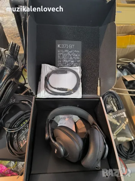 AKG K371-BT

Closed studio headphones with Bluetooth

професионални затворени слушалки, снимка 1