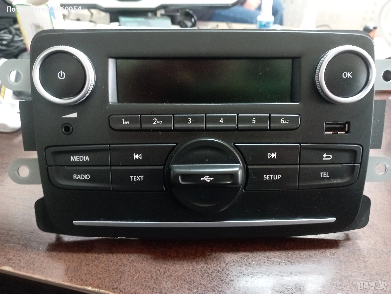 Радио за Дачия Дъстър с код, снимка 1