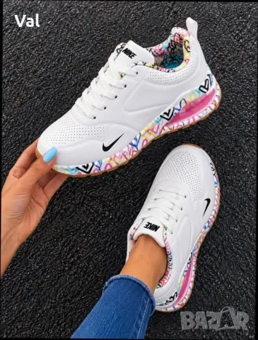 Маратонки Nike. 
