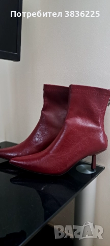 Червени боти, снимка 1