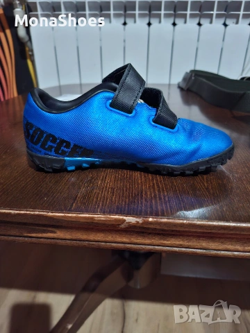 детски бутонки за футбол 