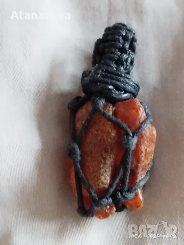 Продавам висулка от голям кехлибар, снимка 2 - Колиета, медальони, синджири - 48558761