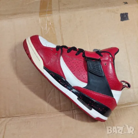 маратонки Jordan Flight 45 Gym Red White номер 41,5-42, снимка 7 - Маратонки - 40352208