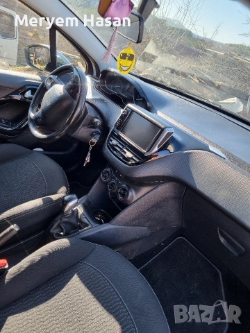 Peugeot 208 2017 1.2, снимка 7 - Автомобили и джипове - 53037377